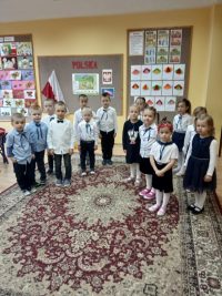 Dzieci z grupy Jeżyki na uroczystości z okazji rocznicy odzyskania Niepodległości przez Polskę