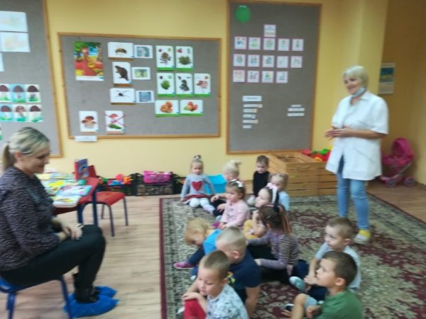 Spotkania z bajką - czytanie bajek przez mamusię Boryska