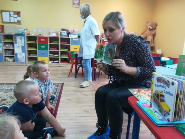 Spotkania z bajką - czytanie bajek przez mamusię Boryska