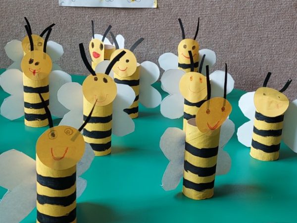 Pszczółka - praca przestrzenna z rolki po papierze toaletowym