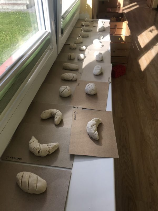 Chleby bułki i rogale - modelowanie z masy solnej