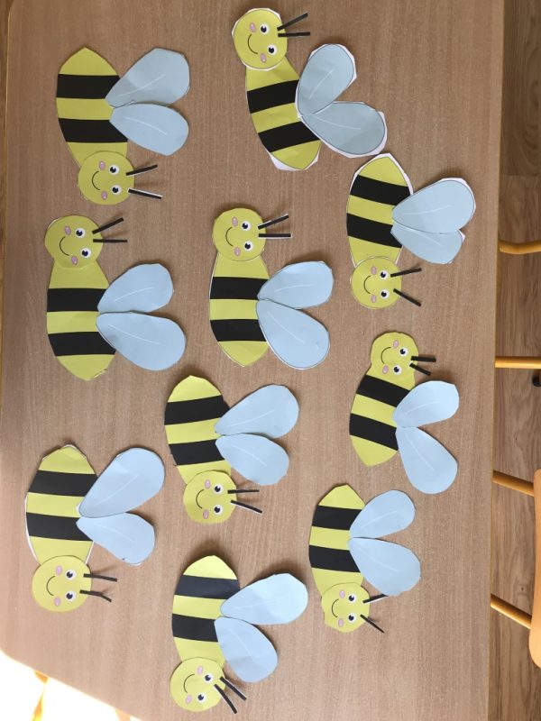 Pszczółki układanie z części Wycinanie i sklejanie