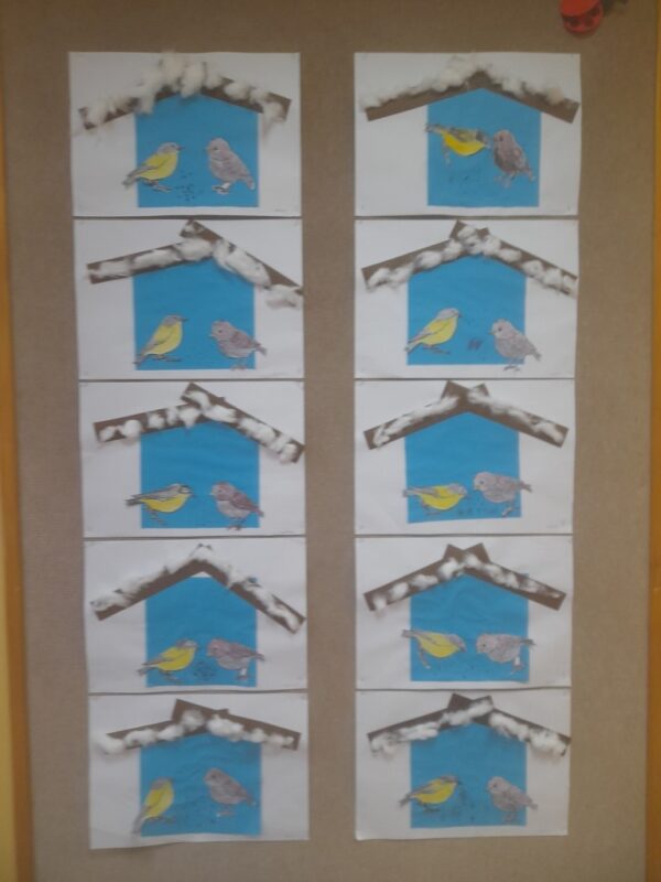 Karmnik dla ptaków - praca wykonana z papieru kolorowego, waty i kredek