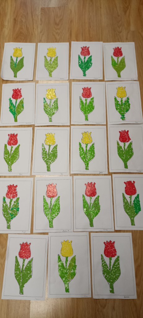 Kwiatek na Dzień Kobiet- wydzieranka z kolorowego papieru