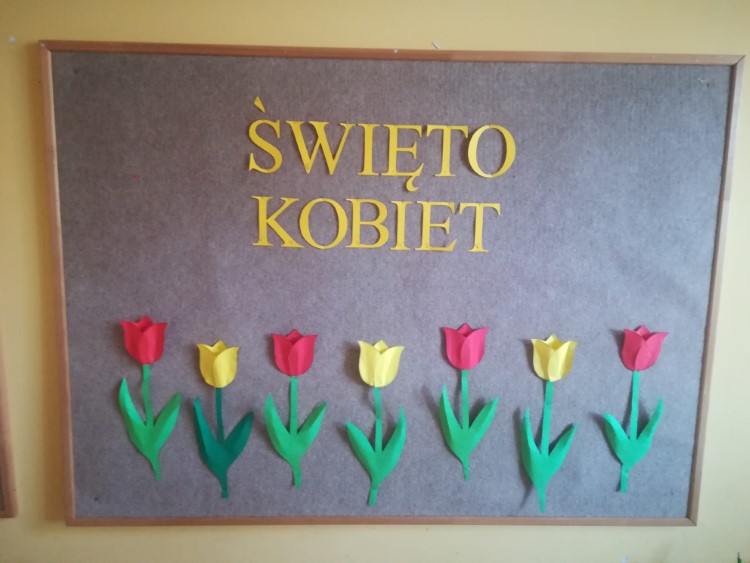 Dekoracja tablicy – napis Święto Kobiet