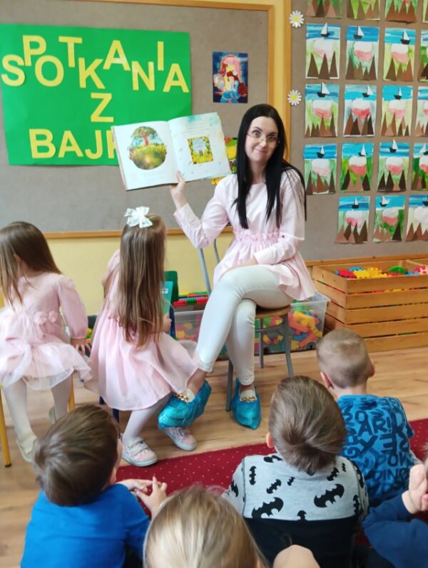 Spotkania z bajką - czytanie przez mamę Dianki