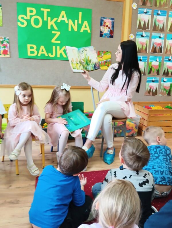 Spotkania z bajką - czytanie przez mamę Dianki